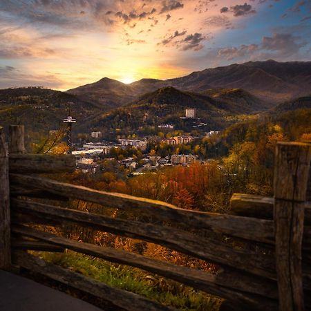 Smoky Mountain Gem Villa Gatlinburg Exterior photo